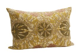 Madam Stoltz - Suzani geborduurde kussen - mostard/khaki/zand - 50 x 70 cm