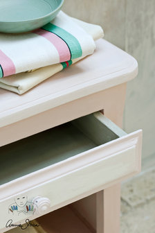 Annie Sloan Chalk paint Antoinette