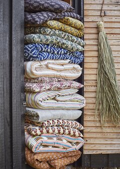 Madam Stoltz - matraskussen 70 x 180 - CINNAMON / OFF WHITE STREEP