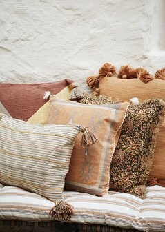 Madam Stoltz - matraskussen 70 x 180 - CINNAMON / OFF WHITE STREEP