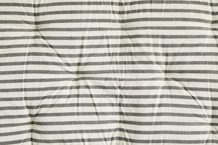 Madame Stoltz -matraskussen 60 x 100-Off-white/Grijs streep