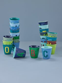 Rice - Melamine Cup - alfabet letters blauw