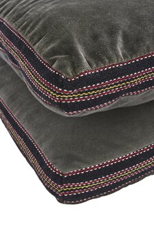 Madame Stoltz - matraskussen 60 x 140 cm - Velvet - grijs
