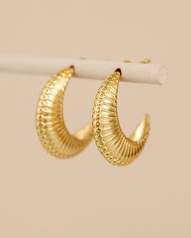 Muja Juma - oorbel -zilver verguld - creole Callisto crescent moon with silver