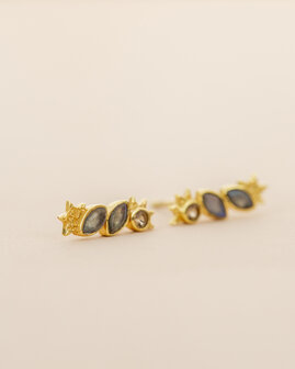 Muja Juma - oorbel -zilver verguld - stud Pyxis - labradorite 2x4mm marquise