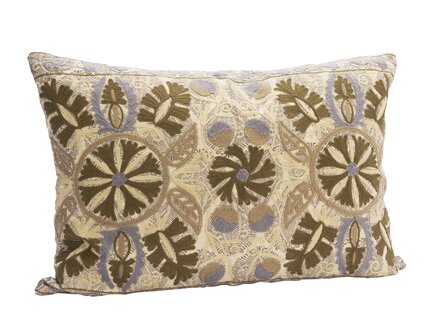 Madam Stoltz - Suzani geborduurde kussen - ivoorwit/dusty blauw/khaki/greige - 50 x 70 cm