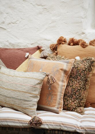 Madam Stoltz - matraskussen 70 x 180 - CINNAMON / OFF WHITE STREEP