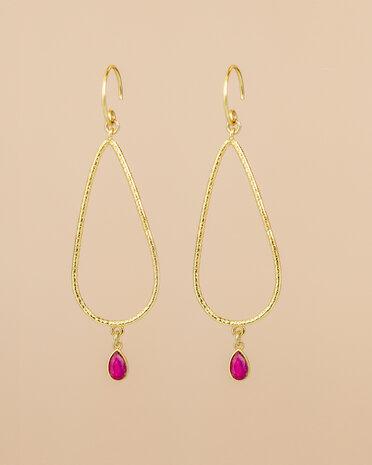 Muja Juma - oorbel -zilver verguld - Oberon ruby 3x5mm pear