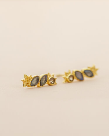 Muja Juma - oorbel -zilver verguld - stud Pyxis - labradorite 2x4mm marquise