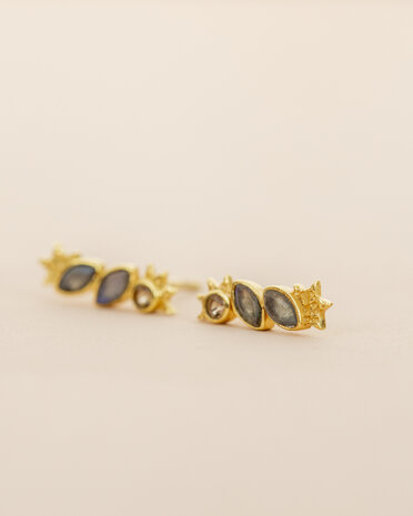 Muja Juma - oorbel -zilver verguld - stud Pyxis - labradorite 2x4mm marquise