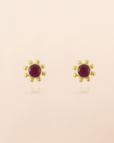 Muja Juma - oorbel -zilver verguld - stud Lepus - ruby 2mm round