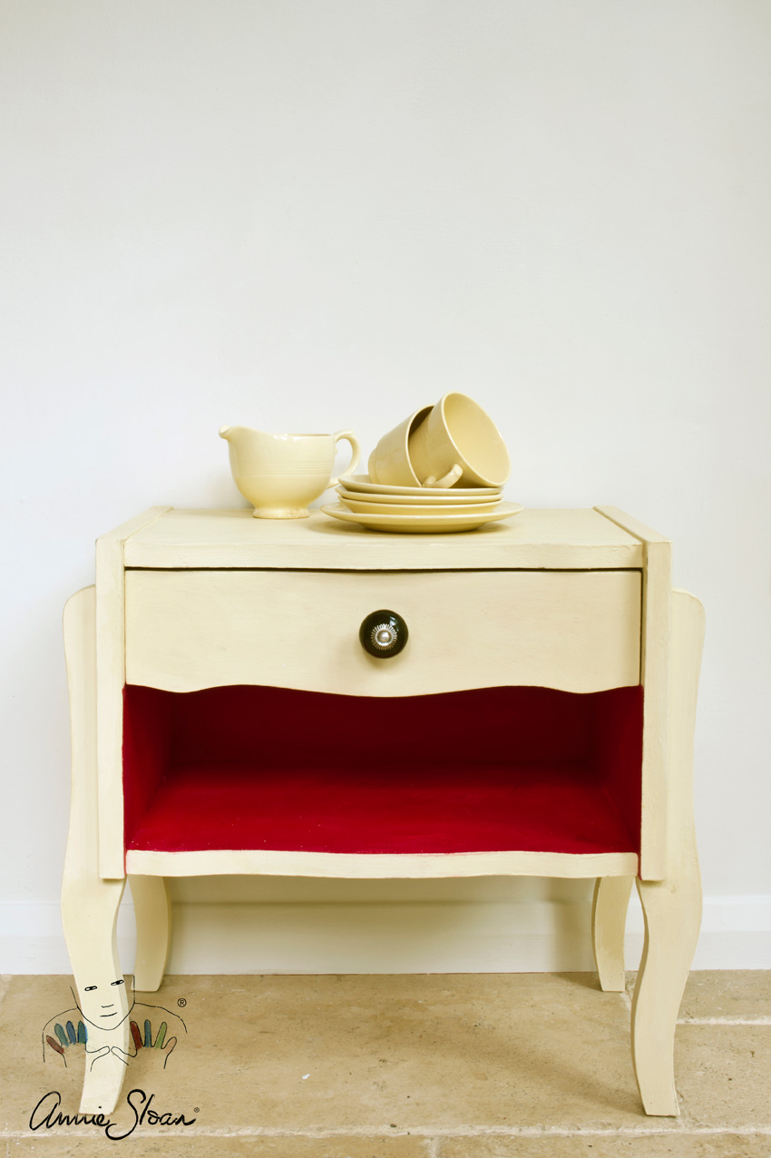 Chalk shop paint cream