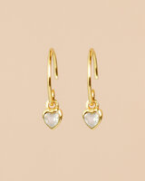 Muja Juma - oorbel -zilver verguld - Thebe - white moonstone 3x3mm heart