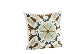 Madam Stoltz - Kussen geborduurd bloem - off white/green